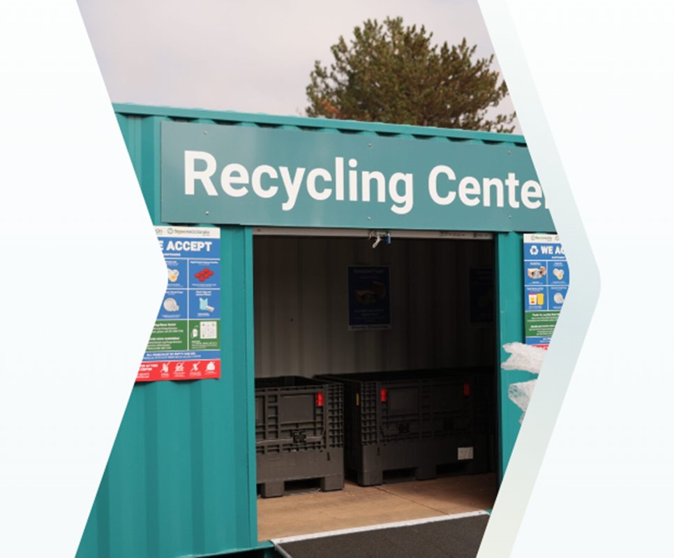 EnergySenseCtr's tweet photo. Oregon has opened a new recycling drop-off center, as part of its rollout of its extended producer responsibility for packaging program. These “RecycleOn” centers offer a pathway  for those items that cannot go into home/work recycling bins. Learn more:
https://t.co/heV6GWHtHn https://t.co/AYlFEsAuEE