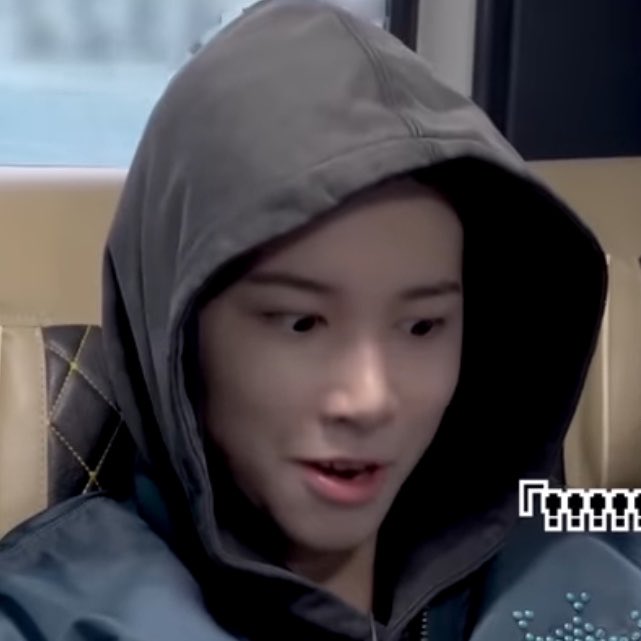 Jwalkintoday's tweet image. so many louis expressions in the first 2 mins lol

#LNGSHOT #롱샷 #LOUIS #루이