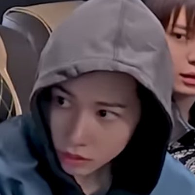 Jwalkintoday's tweet image. so many louis expressions in the first 2 mins lol

#LNGSHOT #롱샷 #LOUIS #루이