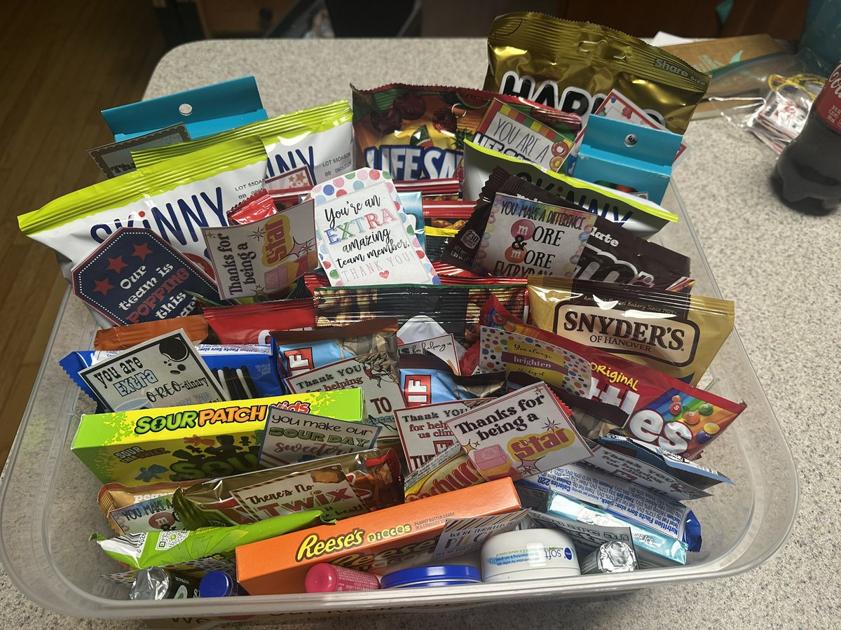 HurleyMSUPeds's tweet photo. We celebrated THANK A RESIDENT Day a little late (March 27th instead of Feb 27th) this year due to Ramadan, but we are no less thankful for all of our amazing residents.
As a small token of our huge appreciation gift baskets were delivered to the clinic, peds floor and the PICU. https://t.co/pH1XoaxFxG