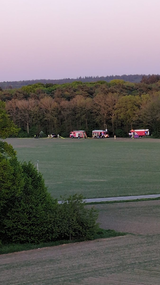 demo_creatie's tweet image. Het wordt tijd voor een blusvliegtuig in #Nijmegen?
De #brandweer auto's moeten aan de straat vullen, dan stukkie rijden, om midden in dat bos met lange slangen te blussen? Schiet toch niet op? 

#bosbrand #brand