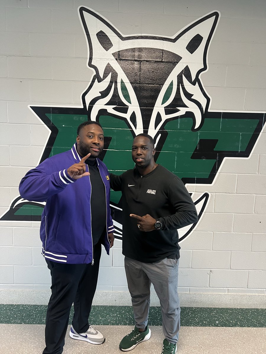 CoachSterlLuc's tweet photo. Thanks for having me! @dfhsfootball https://t.co/mklojh4GOH