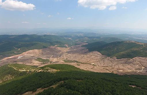muharrembayrak4's tweet photo. "Irmağının akışına ölürüm Türkiyem"diyerek geldiler,
Ne ırmak bıraktılar, ne orman, ne dere,ne yayla ne zeytinlik... https://t.co/GFmImOk4wl