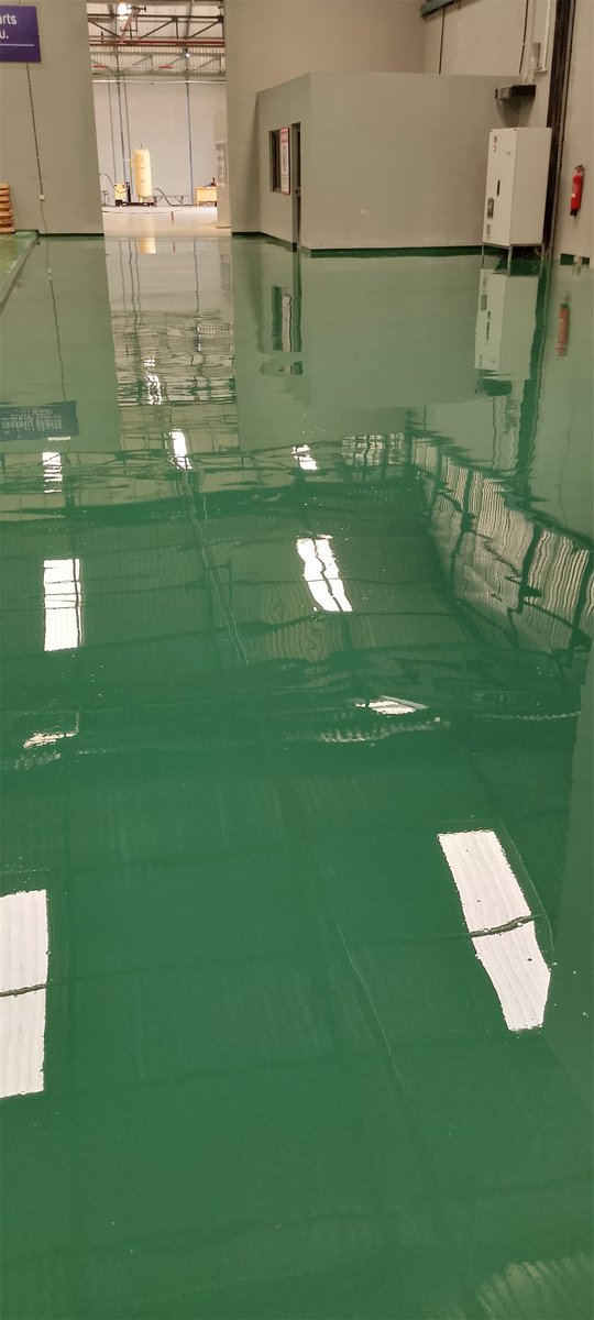 otorwaris's tweet image. Let's given you that glass finish.
Check out this floor before and after we arrived.
#Epoxy Flooring 
#Construction