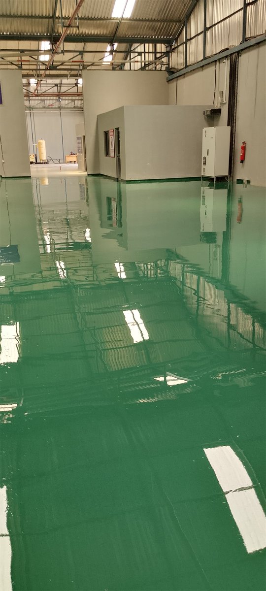 otorwaris's tweet image. Let's given you that glass finish.
Check out this floor before and after we arrived.
#Epoxy Flooring 
#Construction
