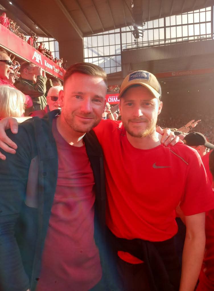 Mattypicko's tweet photo. 1 year ago as champions 🔴 Take me back 😑 https://t.co/rMnIDTmQ7E