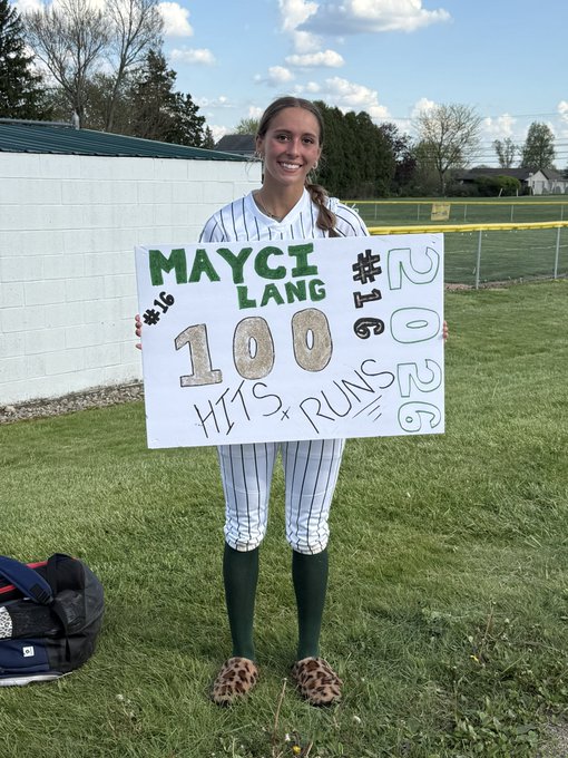 TexasGlory's tweet image. Laurel's (PA) Mayci Lang reaches 100th HS hit milestone.  She is a RHP/MIF on our Texas Glory (PA) squad.

#fastpitch #milestone #dualthreat
@eastonfastpitch @ripitsports @sqairz @pitchcom_sports @bsnsports @texasglory06PA