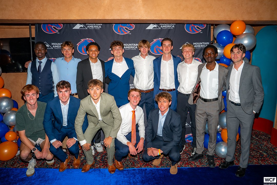 BroncoSportXCTF's tweet image. Always a fun night at 𝐁𝐞𝐬𝐭 𝐨𝐟 𝐭𝐡𝐞 𝐁𝐥𝐮𝐞!💙

#BleedBlue | #WhatsNext