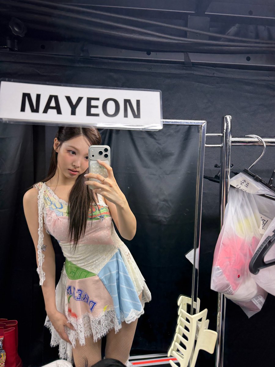 나연🫧 tweet media