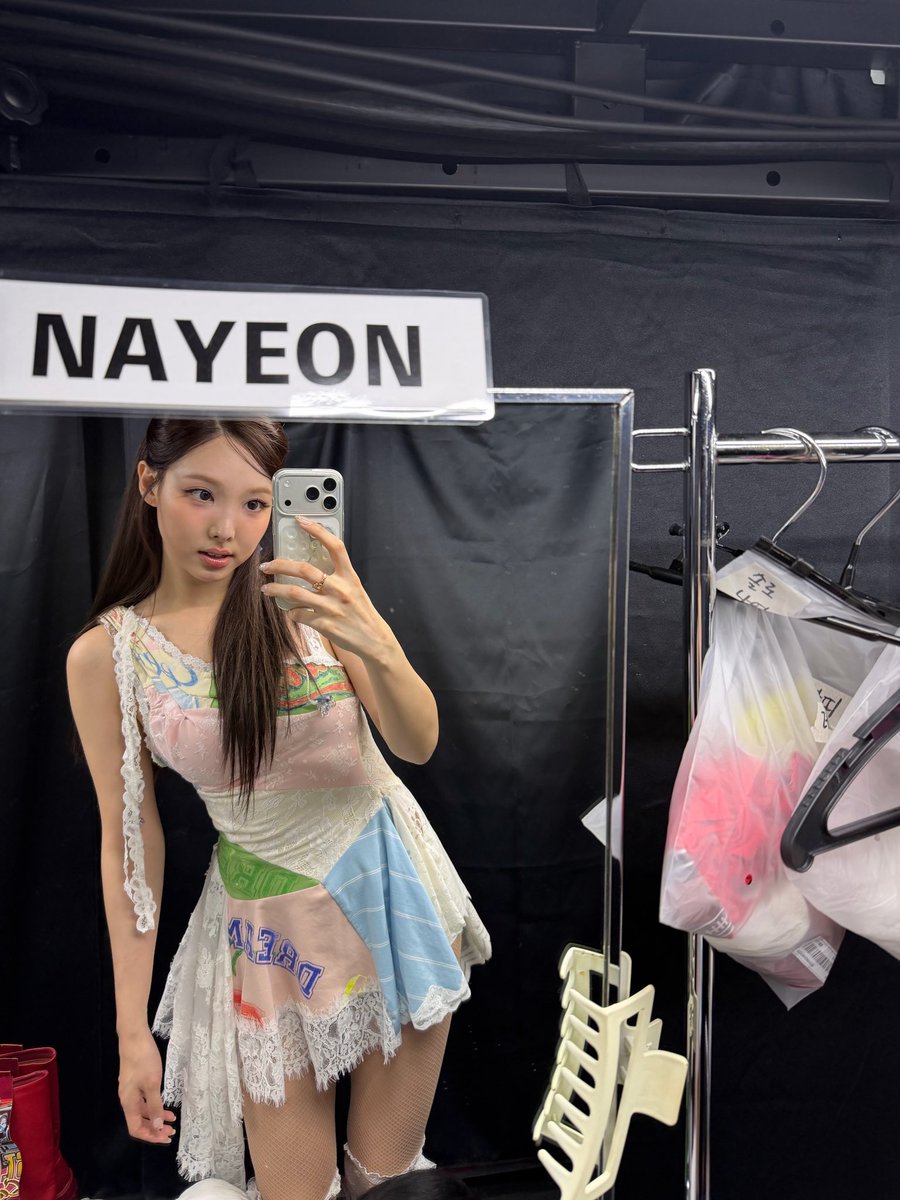 나연🫧 tweet media