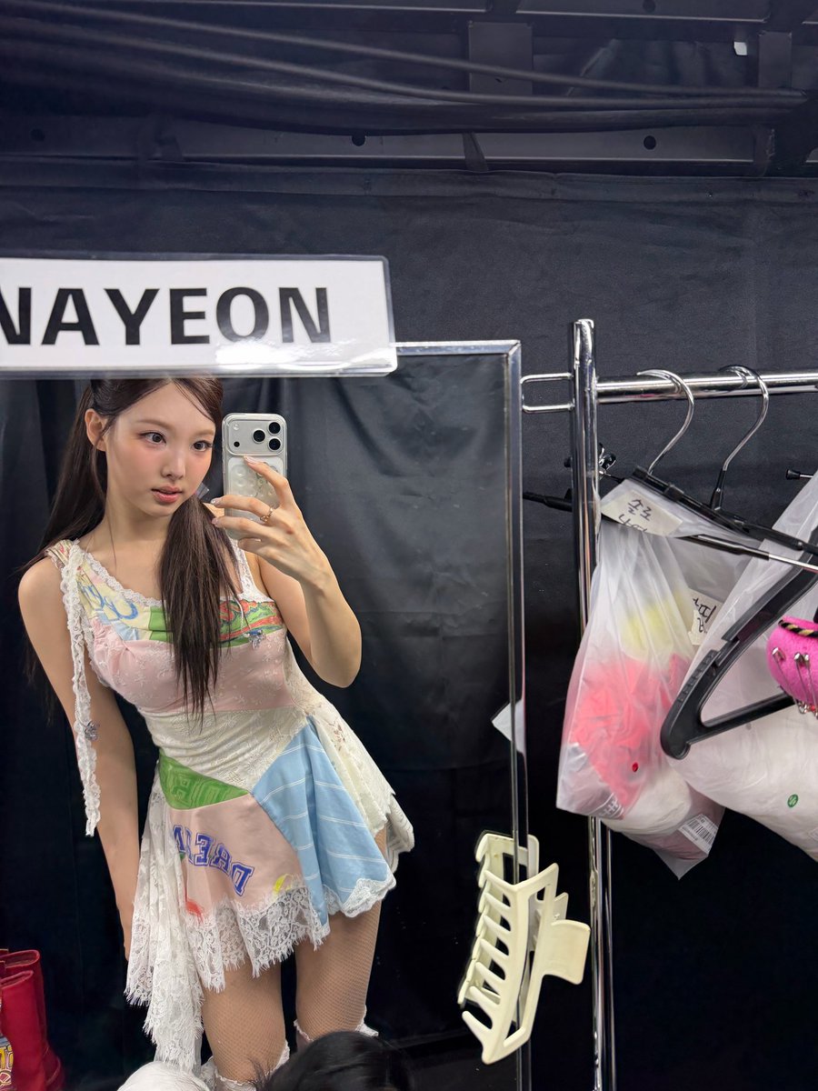 나연🫧 tweet media