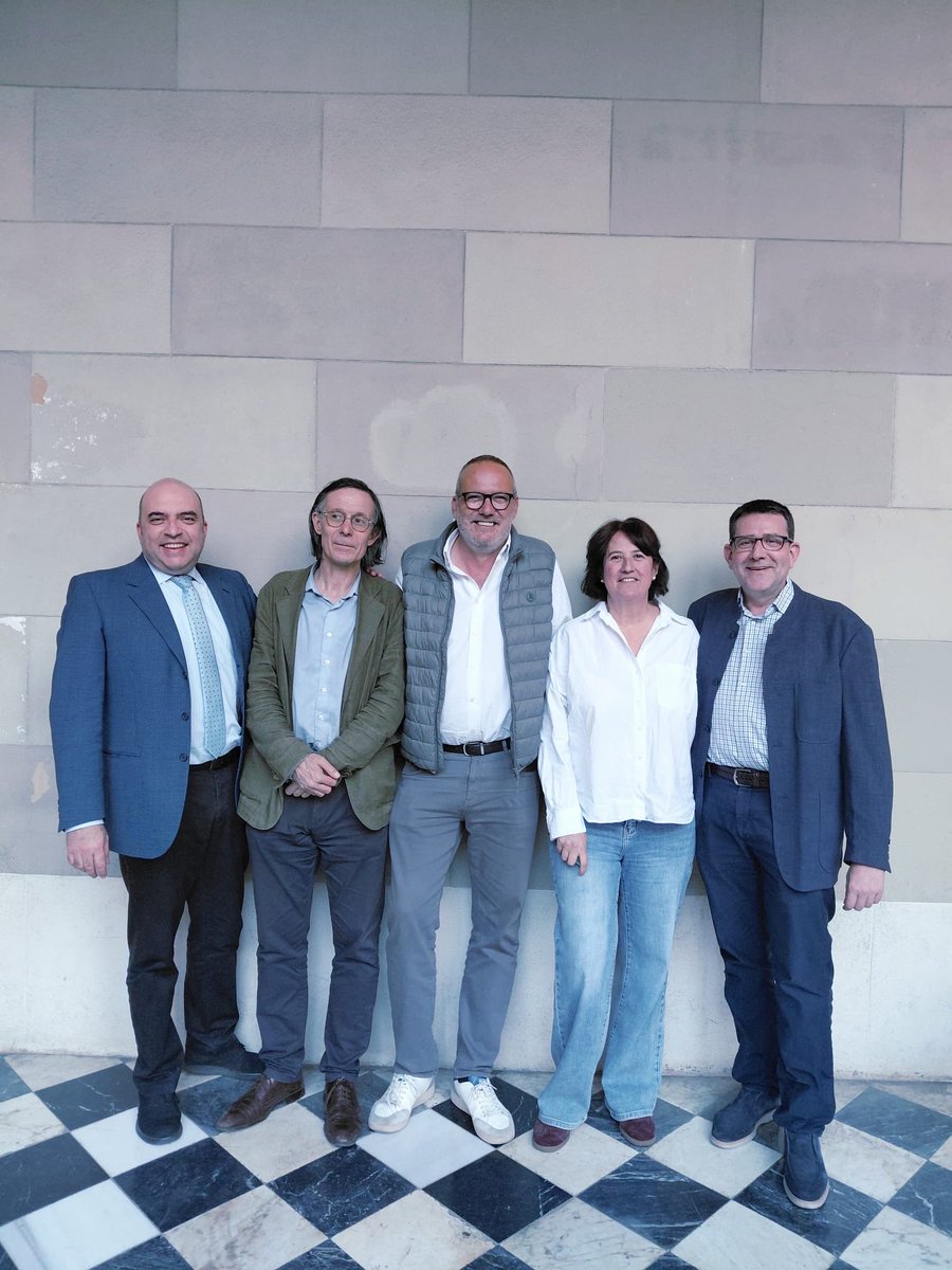 ercvall's tweet photo. Des de la seva fundació el 1932 la @fnec ha estat una magnífica pedrera de patriotisme i excel·lència universitària. Avui hem celebrat el seu 94è aniversari en una fraternal trobada de membres joves i veterans a la @UniBarcelona https://t.co/M7cCYfZWqS