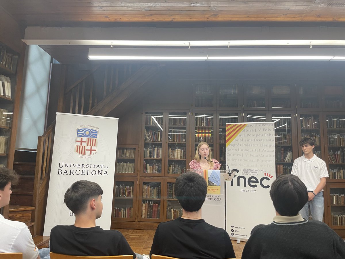 ercvall's tweet photo. Des de la seva fundació el 1932 la @fnec ha estat una magnífica pedrera de patriotisme i excel·lència universitària. Avui hem celebrat el seu 94è aniversari en una fraternal trobada de membres joves i veterans a la @UniBarcelona https://t.co/M7cCYfZWqS