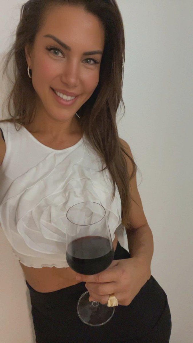 Queen Fernanda tweet media