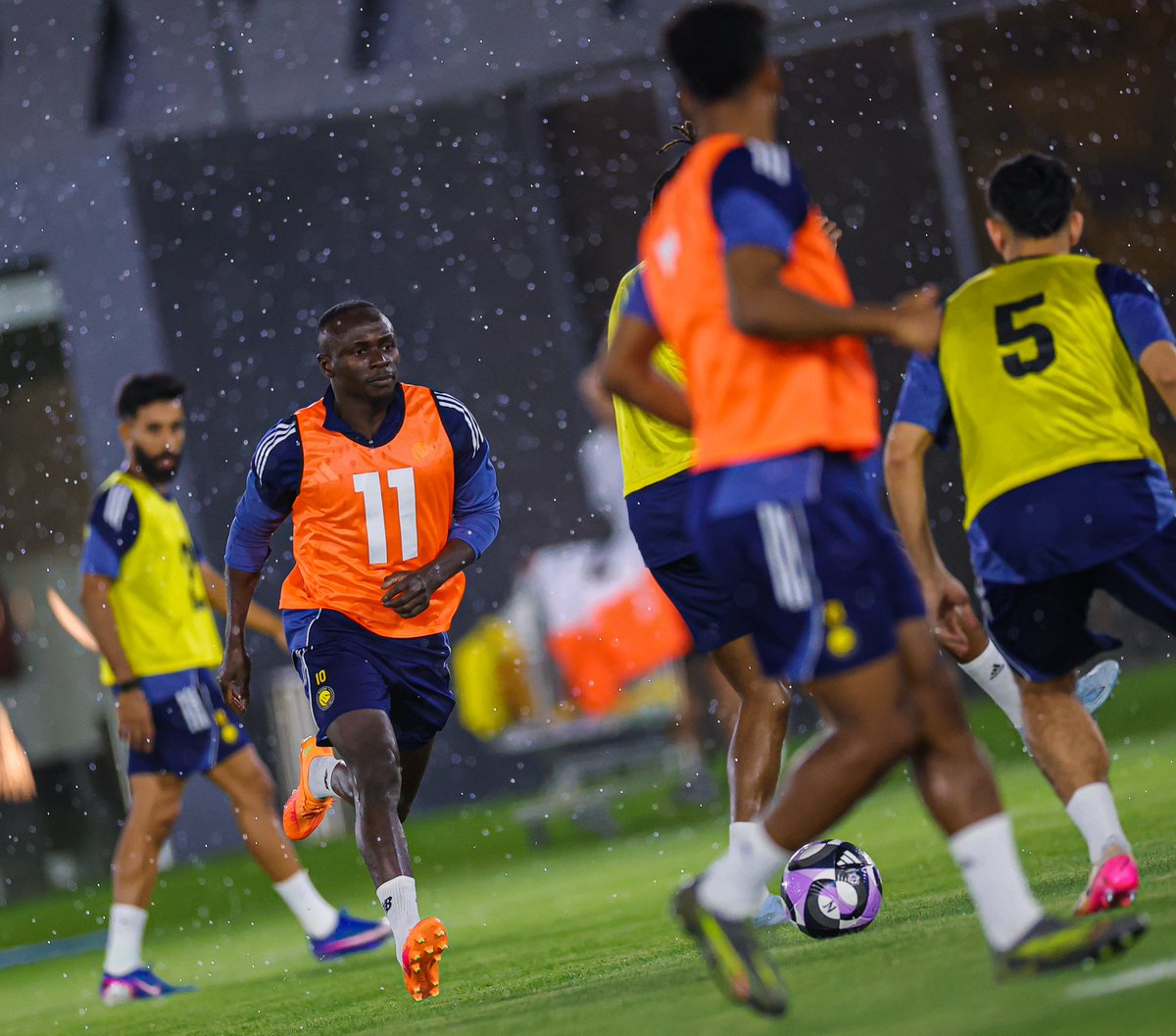 AlNassrFC's tweet photo. تحـت المطـر 🌧️ https://t.co/uBQwL7tQCt