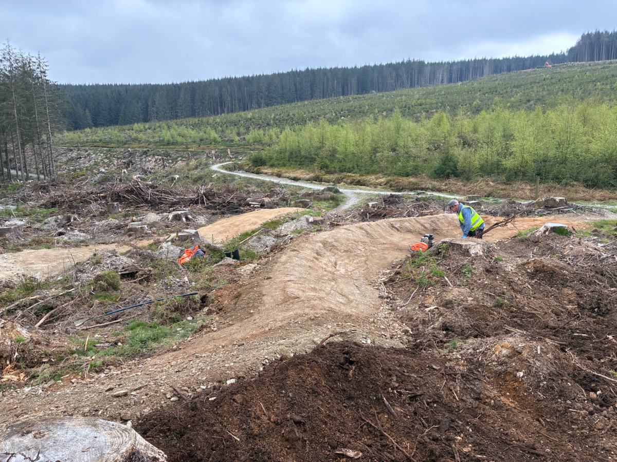 OPALlandegla's tweet image. Good day today re building the berm on the #triplets with @terry_speed 
Top job Terry 👍👍
#mtb #llandegla
