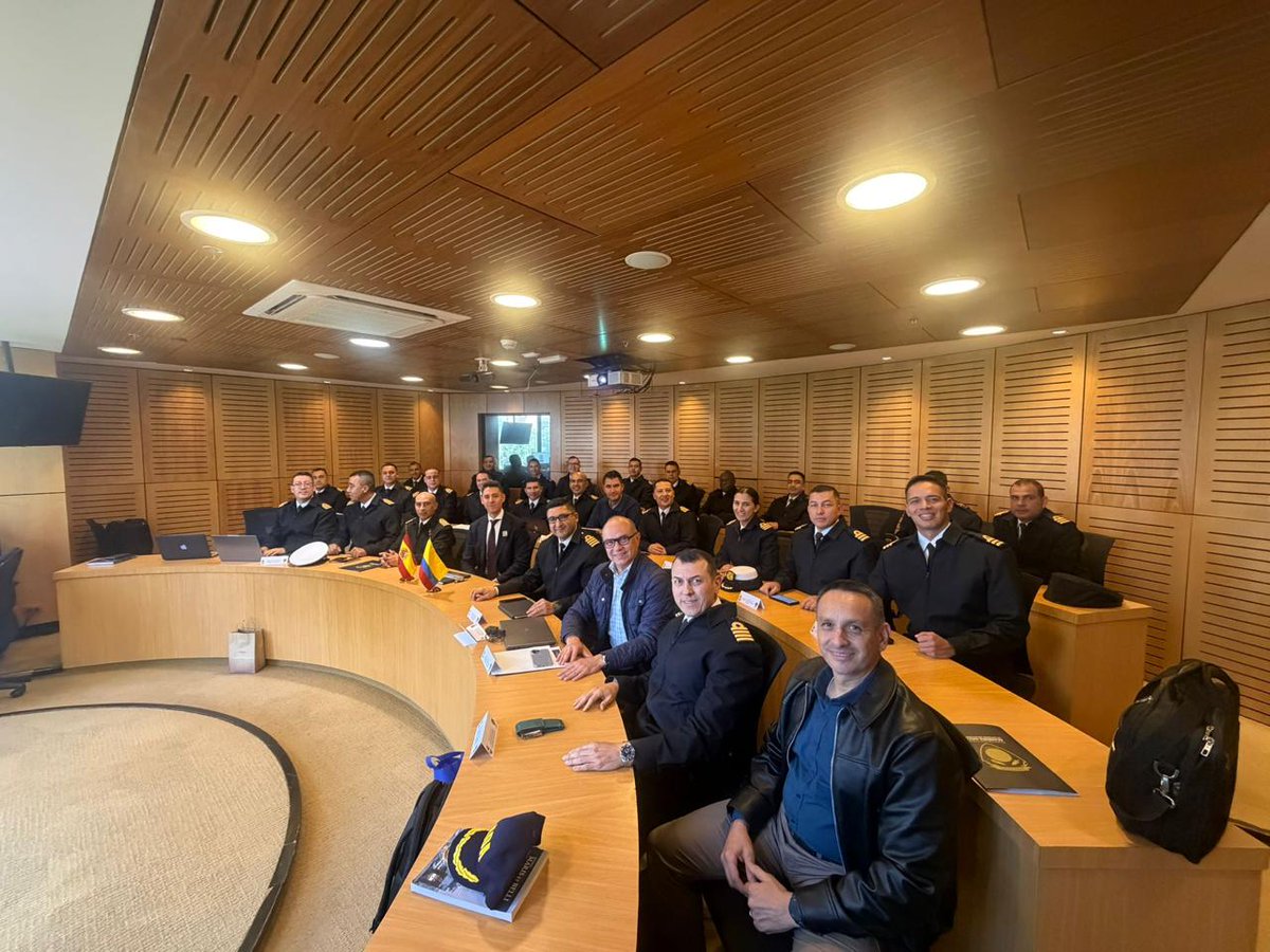 ENAPCARTAGENA's tweet photo. La @ANEES_ARC, sede académica de Estudios Avanzados de @ENAPCARTAGENA, culminó exitosamente el Diplomado en Análisis y Prospectiva Estratégica, un espacio de formación de alto nivel en el que participaron oficiales y suboficiales de @ArmadaColombia. https://t.co/QpPKFJun0R