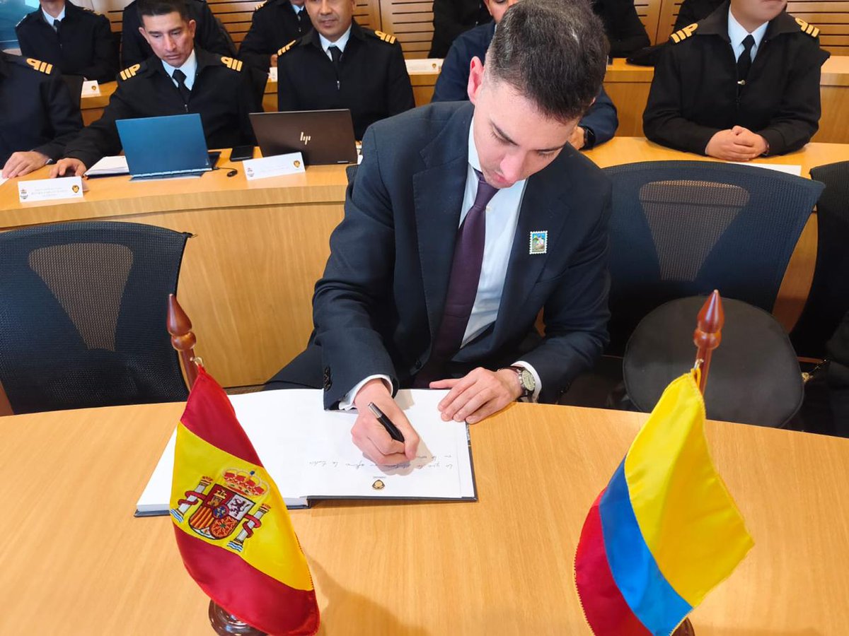 ENAPCARTAGENA's tweet photo. La @ANEES_ARC, sede académica de Estudios Avanzados de @ENAPCARTAGENA, culminó exitosamente el Diplomado en Análisis y Prospectiva Estratégica, un espacio de formación de alto nivel en el que participaron oficiales y suboficiales de @ArmadaColombia. https://t.co/QpPKFJun0R