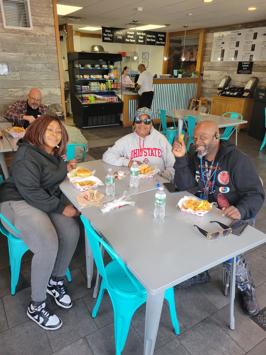 943WYBC's tweet image. WYBC Lunch Club! Today, Wanda Coppage enjoyed a delicious lunch with Terrance and Lavern at @damatosseafood on Whalley Avenue in #NewHaven! 🦐 🦞

Go to 943wybc.com and you could also enjoy lunch with Wanda!