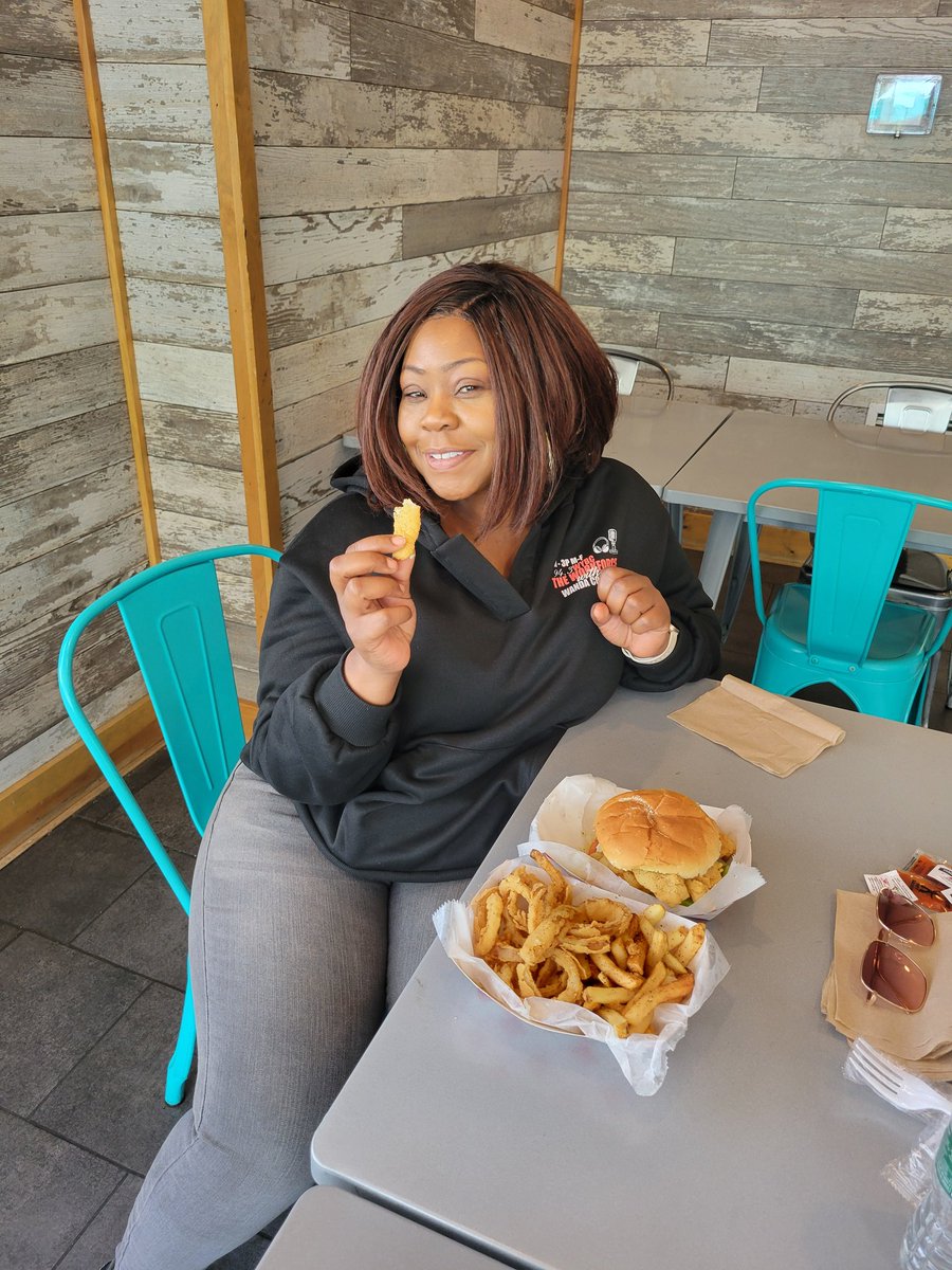 943WYBC's tweet image. WYBC Lunch Club! Today, Wanda Coppage enjoyed a delicious lunch with Terrance and Lavern at @damatosseafood on Whalley Avenue in #NewHaven! 🦐 🦞

Go to 943wybc.com and you could also enjoy lunch with Wanda!