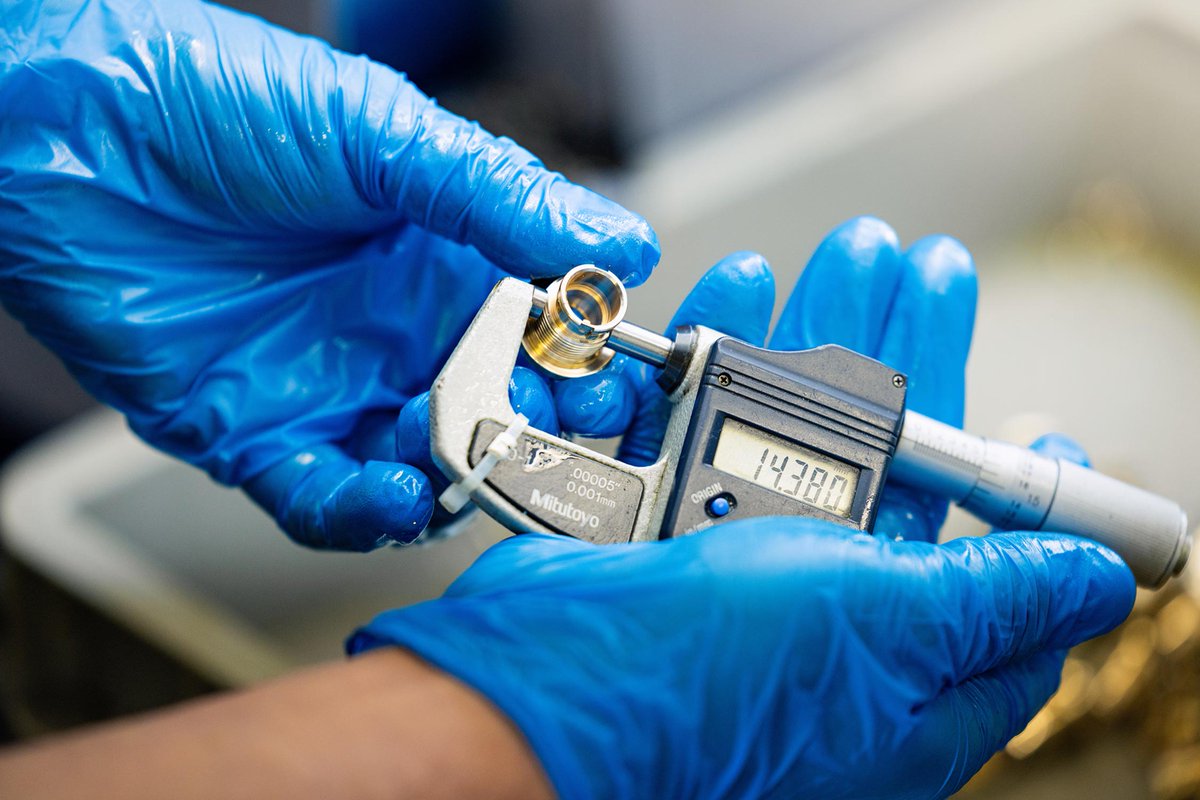 Tenable_Screw's tweet photo. Precision, accuracy and quality at our fingertips. π
Our components get checked by industry-leading measuring equipment - like we are here, using our #Mitutoyo #micrometer to inspect a #turnedpart down to the micron.
Spot on the dial.
#BTMAUK https://t.co/IfzraCTmKt