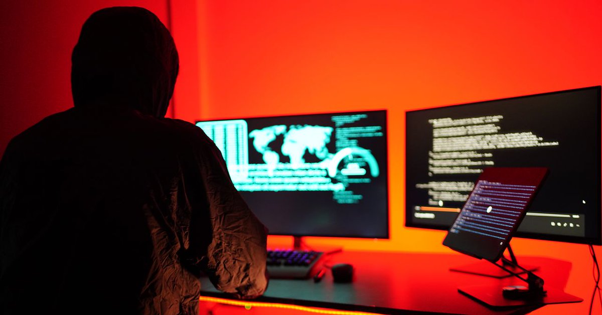 Archange_Shadow's tweet photo. ๐จ BREAKING: #BreakingNews UAE's Cybercrime Law jails you for sharing screenshots violating privacyโimprisonment min 6 months, fines AED 150K-500K. War in Iran spotlights arrests over online content under Federal Decree-Law No. 34/2021.#UAE #Cybercrime #PrivacyLaws https://t.co/gzHgVBQPsH