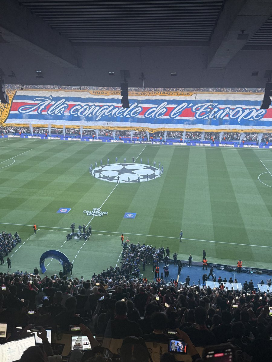 ArthurPerrot's tweet photo. À la conquête de l’Europe ! 🔴🔵
@RMCsport #RMCLive #PSGFCB https://t.co/TmIoKPjTo1