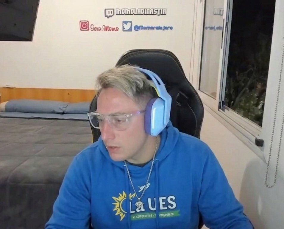 y ese buzo de virgo momo? lukigrimson15 vos sabes que vas a ser el primer empujado aaaahi está te cayó primero el empujón te voy a contar una cosa luki te acabas de ir empujado