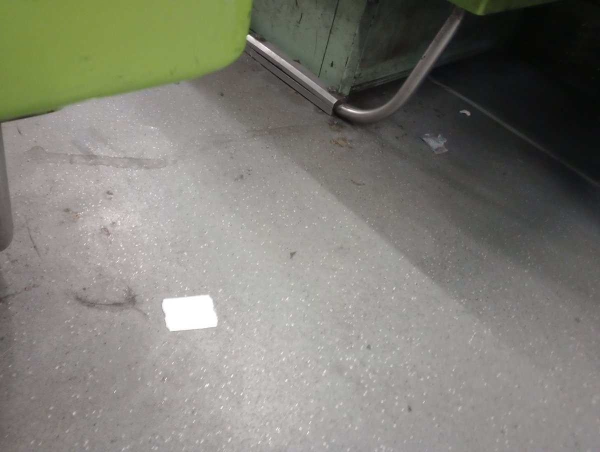 EdgarTe52176404's tweet photo. @MetroCDMX Hola buenas tardes en la dirección indios verdes a universidad cada vagón del metro se debe dar una limpieza. https://t.co/dwZ10rvQGe