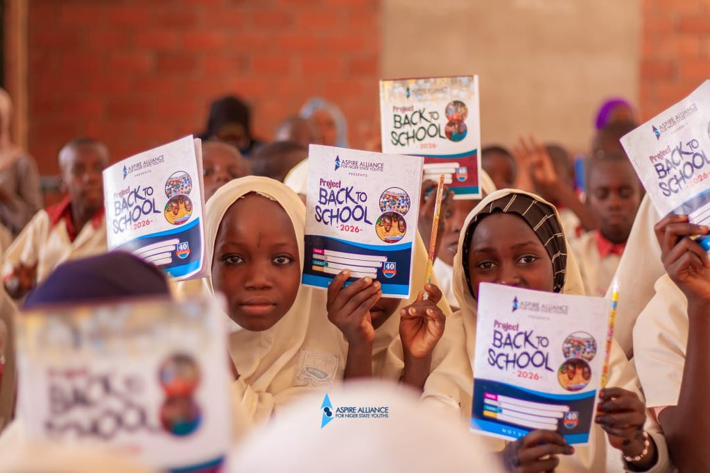 bidris48's tweet photo. Amazing to see a sea of books and bags sending the message of #ProjectBackToSchool

Project Back to School is a volunteer-driven holistic campaign to get children back to school and mitigate the catapulting number of out-of-school children.

#AANY #PBTS 🎒📚✏️📏 https://t.co/kmji5GNs80