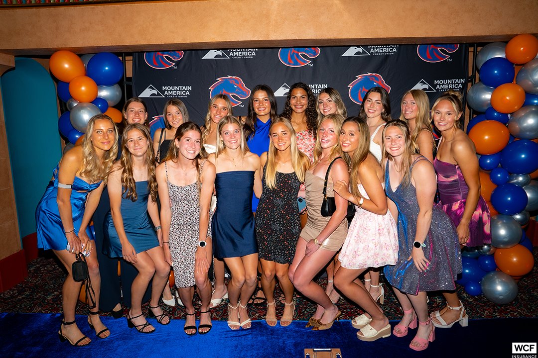 BroncoSportXCTF's tweet image. Always a fun night at 𝐁𝐞𝐬𝐭 𝐨𝐟 𝐭𝐡𝐞 𝐁𝐥𝐮𝐞!💙

#BleedBlue | #WhatsNext
