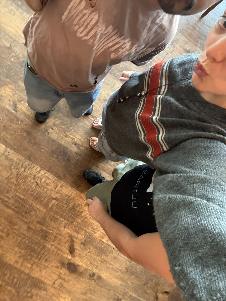 LewerOrtiz's tweet image. Mi novio y yo acabamos de abrazar y platicar con Lorde, nuestra cantante favorita, hace un año decidimos ir al primer show de Ultrasound Tour en Austin, nos enamoramos en ese concierto y ahora vamos a ir a verla hoy en Monterrey, mañana Guadalajara y el viernes CDMX 😭🩵
