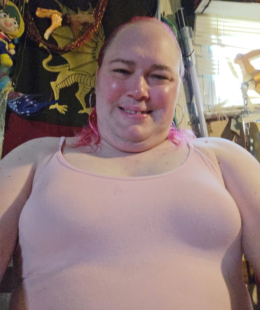 damekatydenise_'s tweet image. Folx are criticising this womxn for going in a vest, hot pants &amp;amp; ‘au naturel’; no make up, no bra, no pants &amp;amp; no deodorant. Only a transphobe would refuse to validate her just because she smells like a beef &amp;amp; onion pastie &amp;amp; one of her bollocks has slipped out.

#TransIsBeautiful