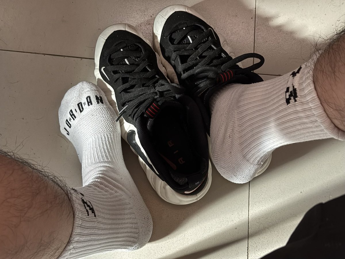 YuZhe_xiaoyu's tweet photo. 更喜欢哪个呢

#aj11 #喷泡 #康扣 #白袜 #1m https://t.co/K5SY0f2J9W