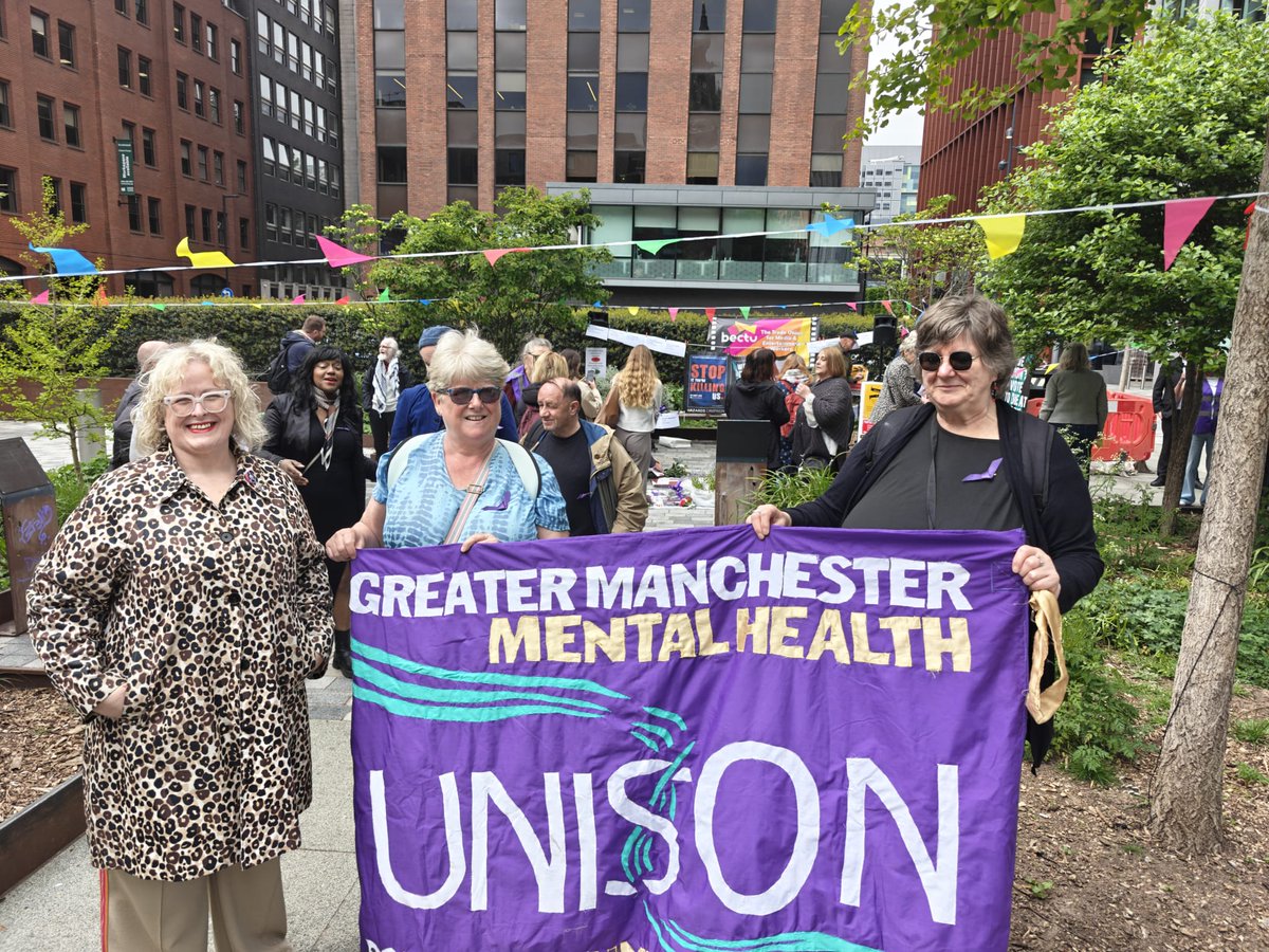 FionaMoinuddin's tweet photo. Today we remembered the workers who never came home.

Every right we have was fought for, and too often paid for in blood.

An injury to one is an injury to all. https://t.co/rWgLPeiWlg