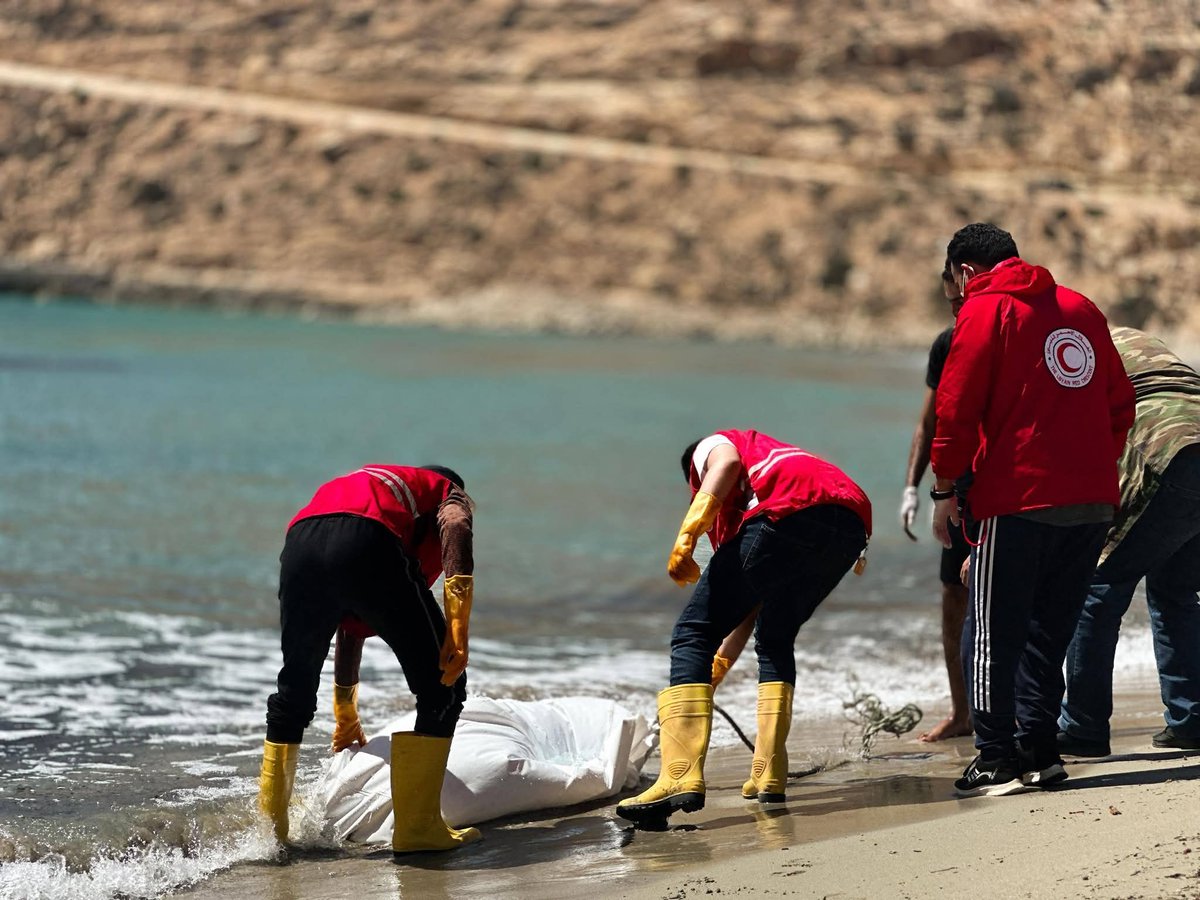 rgowans's tweet image. #Libya 28.04.26 - Libyan Red Crescent (Umm al-Razm Branch) recovered 2 unidentified bodies of #migrants washed ashore in Ras al-Tin area. The bodies were transferred to local authorities for completion of procedures. #migrantcrisis #DontTakeToTheSea #seenotrettung #Frontex