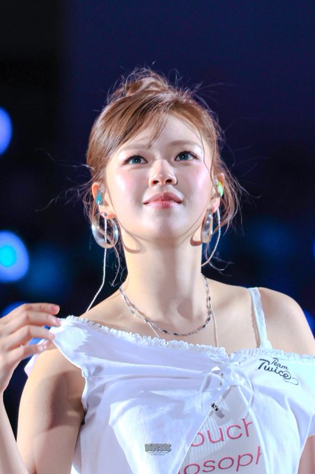 Hourly Jeongyeon tweet media
