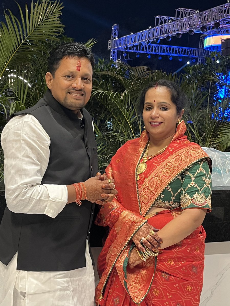 RahulSh63782341's tweet photo. मेरे जीवन के रथ में सारथी की भाँति सुख में दुःख में,धर्म में कर्म में, पारिवारिक और सामाजिक जिम्मेदारियां निभाने में, हर कदम पर मजबूती से मेरा साथ देने वाली मेरी प्रिय धर्मपत्नी प्रज्ञा शर्मा  जी को शादी की सालगिरह की हार्दिक बधाई एवं शुभकामनाएं..   
Happy anniversary https://t.co/aKSoLJqlGK