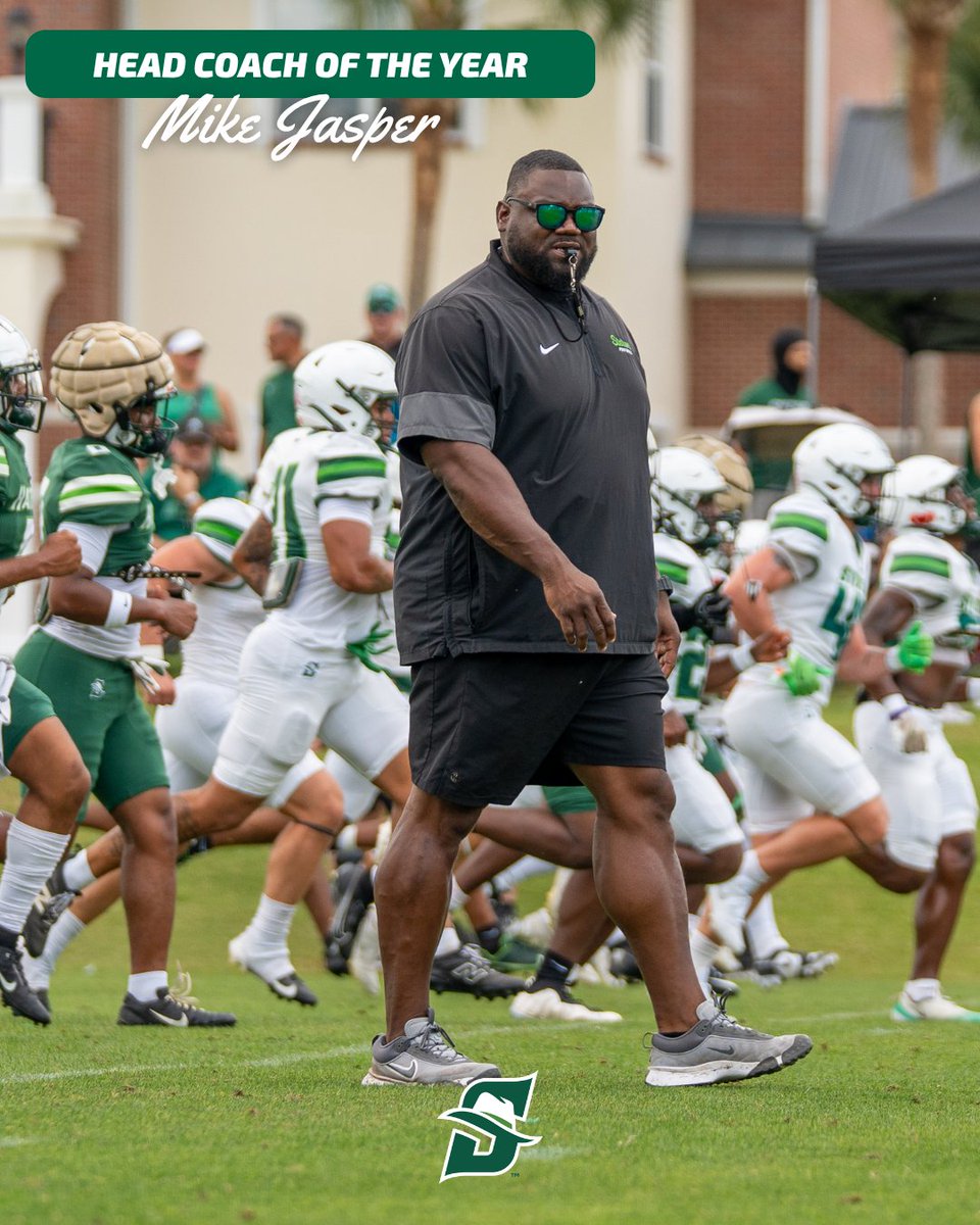 StetsonHatters's tweet image. 𝙏𝙝𝙚 𝙨𝙩𝙖𝙣𝙙𝙖𝙧𝙙 𝙨𝙩𝙖𝙧𝙩𝙨 𝙖𝙩 𝙩𝙝𝙚 𝙩𝙤𝙥.

Your 2026 Hattemy Coach of the Year winners:
Head Coach of the Year – Mike Jasper
Assistant Coach of the Year – Alvaro Filho

#GoHatters | @Stetson_SAAC