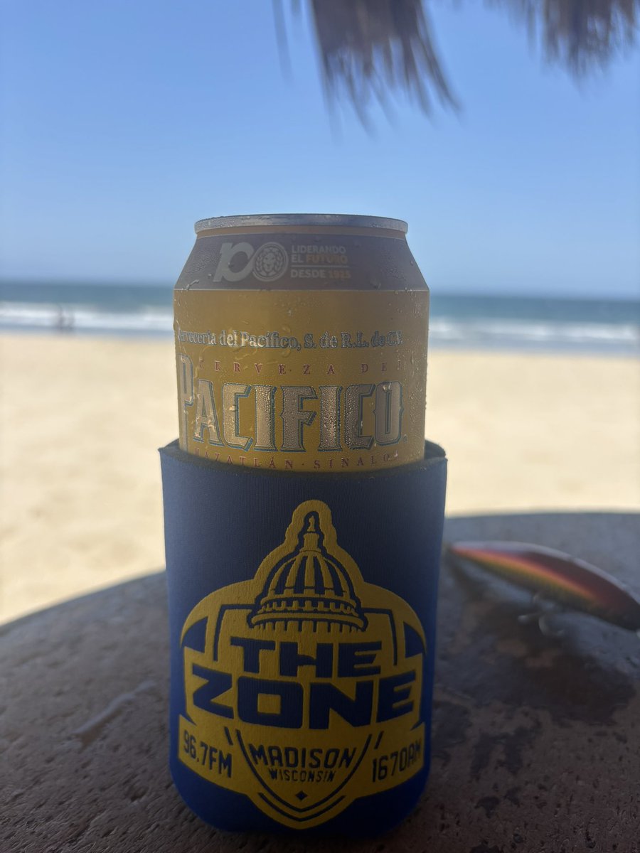 JuicemanJoe41's tweet photo. Teaching the locals in Nuevo Nayarit what good talk radio is all about @ZoneMadison @WiscoGrant https://t.co/6CTNodWjUt