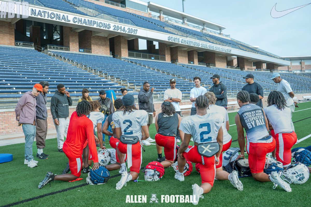 alleneaglesfb's tweet photo. Different level. Different standard. 

Proud to be one of the few in the nation repping Nike Elite. Appreciate @usnikefootball for pulling up to invest in our guys ✔️

📸 @BredanMedia 🅰️🆙🦅

#NikeElite | #BTB | #RecruitTheA https://t.co/abxgkZm4rf