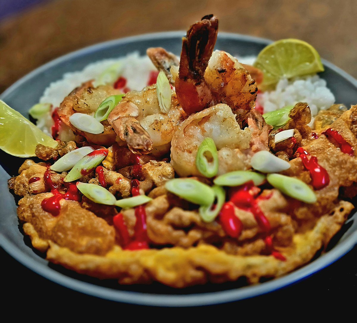 DeanoBacherro's tweet image. Thai flavours tonight. Khai Jiao (crispy Thai omelette), sticky rice, and garlic tiger prawns. Sriracha sauce and spring onions 😎 #dinner #thaifood #tasty #foodpic