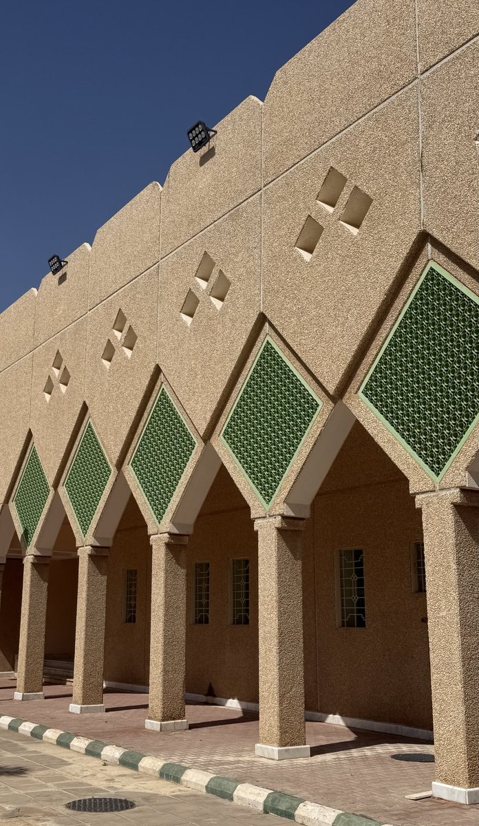 مباني البريكاست tweet media