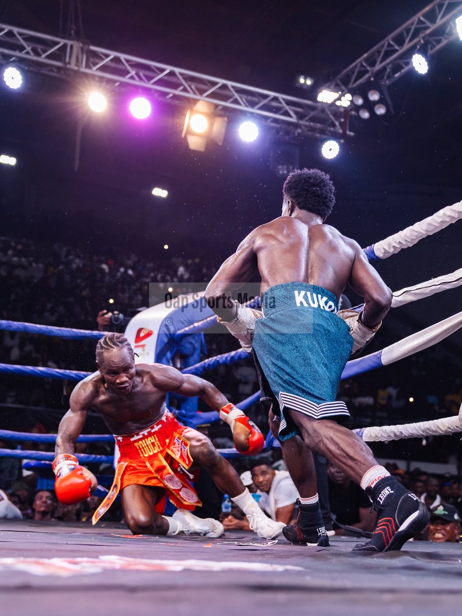 Olaotan_atilade's tweet image. LIGHTS OUT 💡❌  

Kukoyi Wahab shuts it down in ROUND 3 💥🥊  
Power. Precision.

📍 National Stadium, Surulere, Lagos  
📅 April 26, 2026  
🎯 Battle of the Ages 13  

This is how fights end. 💯  

📸 @oapsportsmedia  

#Knockout #KO #Boxing #FightNight #LagosBoxing
