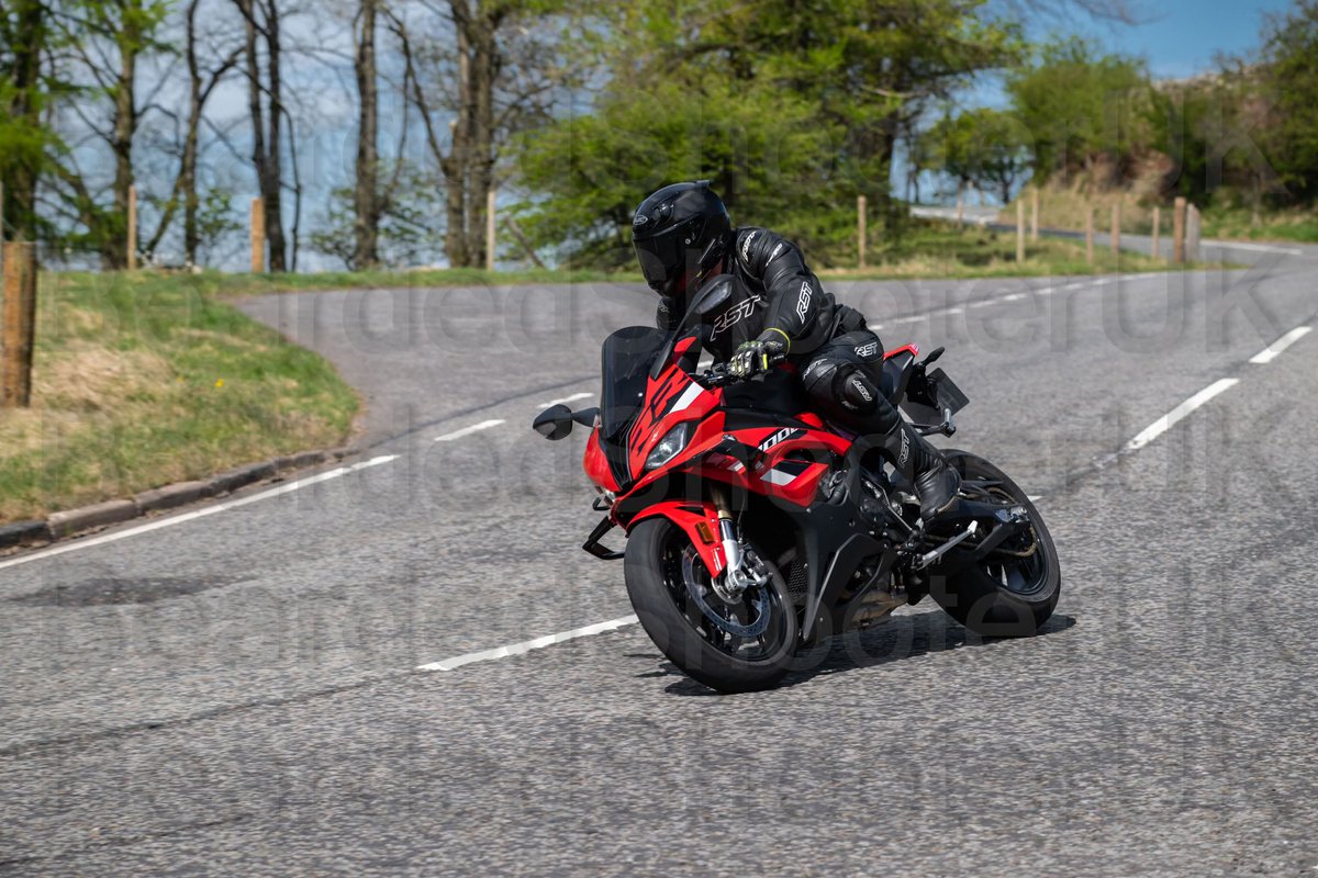 Robostle's tweet photo. Giving the big S1K the beans at the weekend.  Full tank of fuel gone in 30 miles on hartside. I call it getting my eye back in.  Made some pretty rapid progress. https://t.co/EQJ8ZOxkvU