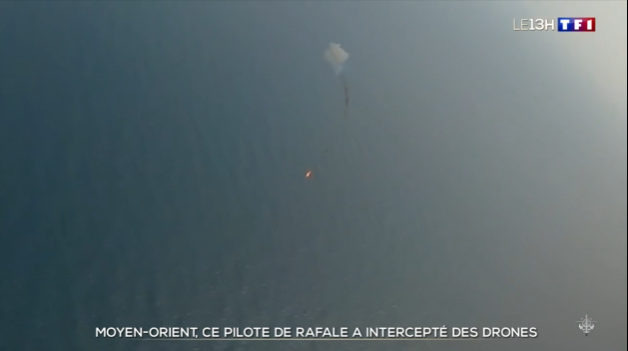 Tom_Antonov's tweet image. Images of French air force Rafale jet fighter deployed in the Middle East destroying Iranian Shahed drones with MICA missiles over the Persian Gulf as part of defense agreements between #France and #UAE/#Qatar.
via @TF1Info