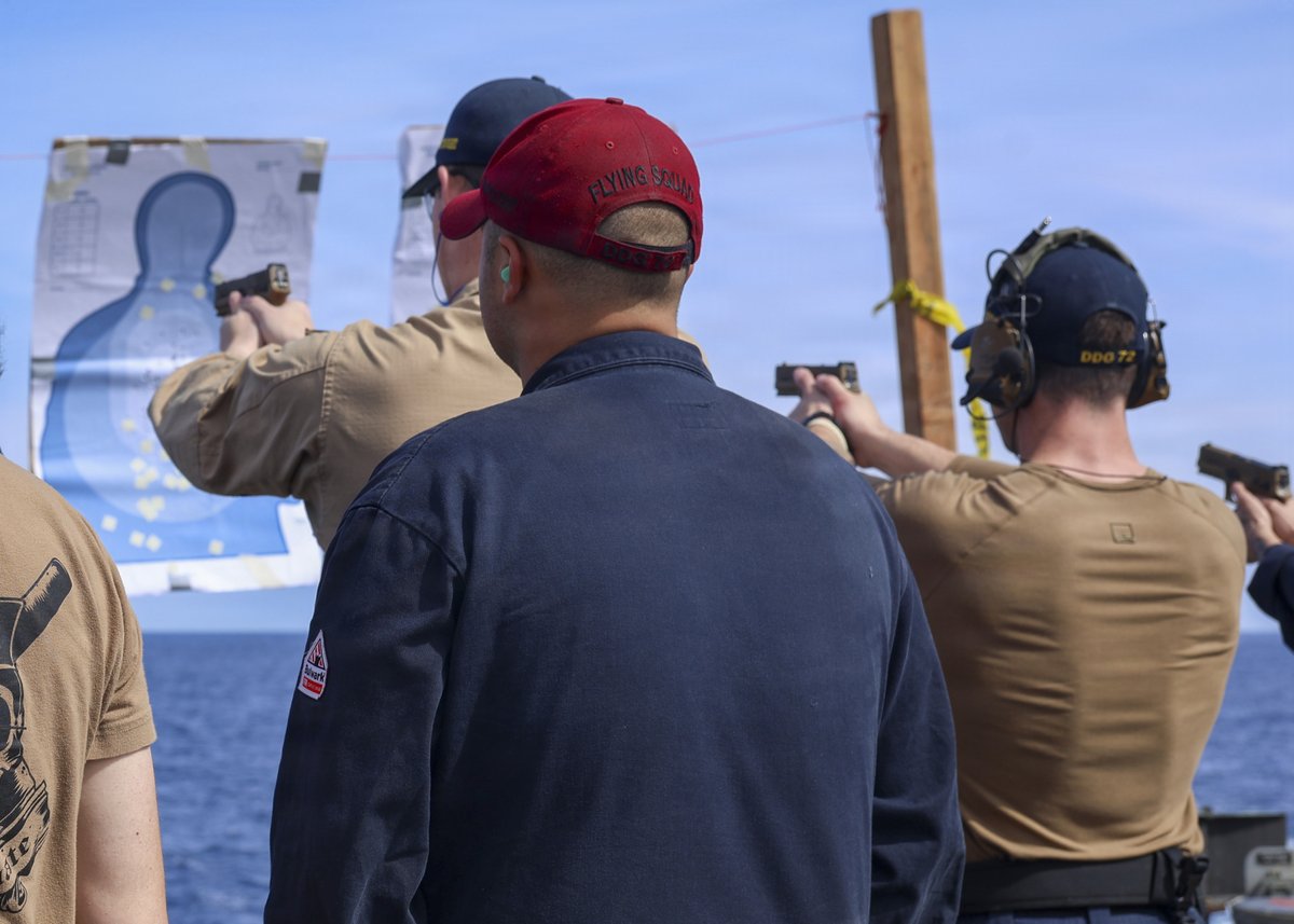 SurfaceWarriors's tweet image. ⚓⚔️ #WarshipOfTheDay: Underway with USS Mahan (DDG 72) 🌊🚢🌍
📸 MC2 Rylin Paul
#Warfighting | #Readiness | #Lethality
@USNavy | @USNavyEurope | @USFleetForces