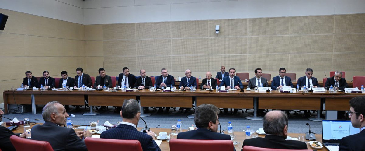 gokhansabr's tweet photo. Sektörümüzün geleceği için istişareleri sürdürüyoruz! 🤝
Bakanlık bürokratlarımız ve Türkiye’nin dört bir yanından gelen meclis üyelerimizle TOBB Türkiye İnşaat Müteahhitleri Meclisi’nde buluştuk. Değerli katkıları için tüm başkanlarımıza ve genel müdürlerimize teşekkür ediyoruz https://t.co/vWZr8i6TVk