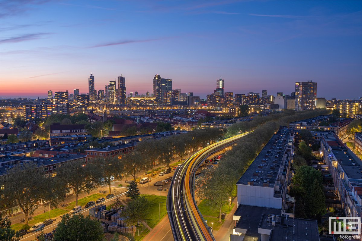 marcvanderstelt's tweet image. Rotterdam in beweging tijdens de zonsondergang
.
.
.
Meer op: ms-fotografie.nl

#rotterdam #zalmhaventoren #fotograaf #photographer #architecture #sunset #maas #wilhelminapier #zonsondergang #nightphotography #skyline #zonsondergang #metro #ret