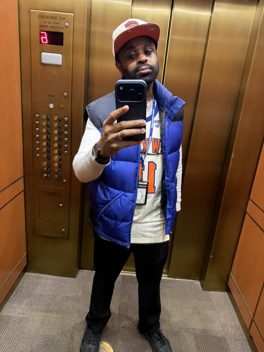 Adrian16010's tweet image. Game 5 vibes…. #offwhite #knicks #knickstwitter #newyorkforever #lgk #nyk